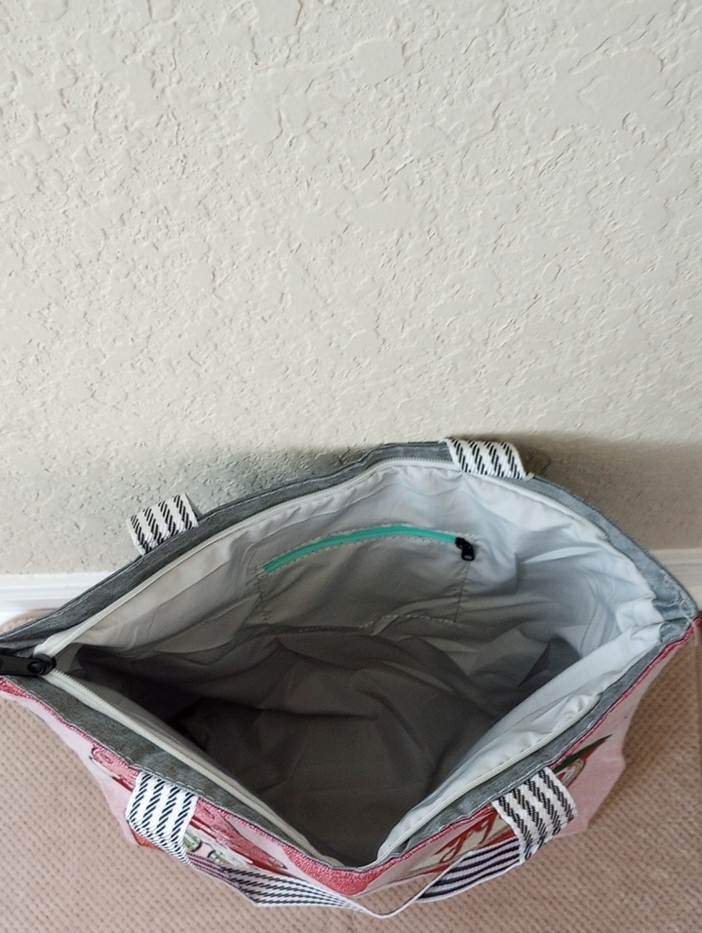 Strawberry Shortcake Zip Tote & Note Pad With Pen - Picture 4 of 9